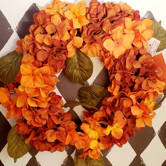 🆕️Vibrant Orange Hydrangea Wreath - Picture 1 of 4